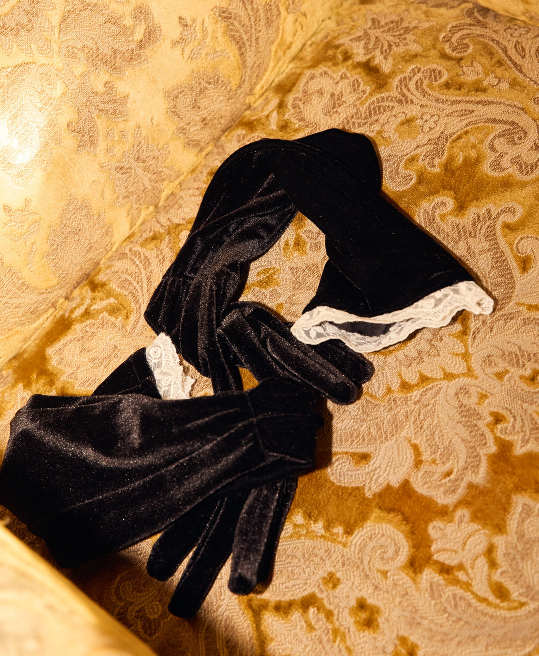 For Love and Lemons La Vie En Bow Velvet Gloves - Black